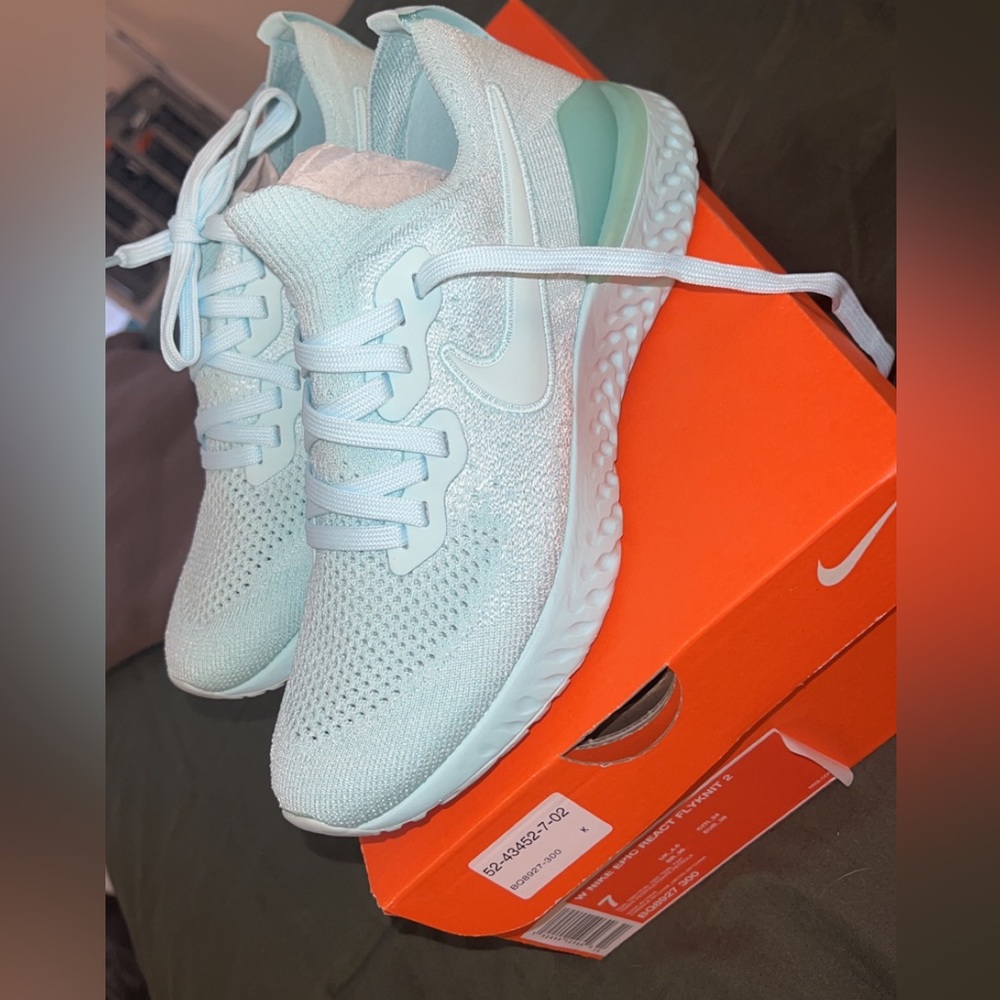 Nike Epic React Flyknit 2 Size 7